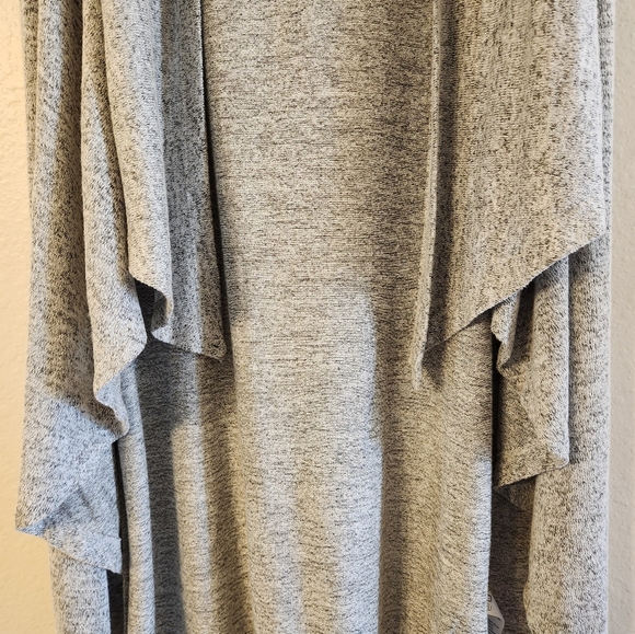 Olivia Sky Long Open Front Gray Shawl Sweater Women's Size M Soft Poncho Shrug - Picture 2 of 10